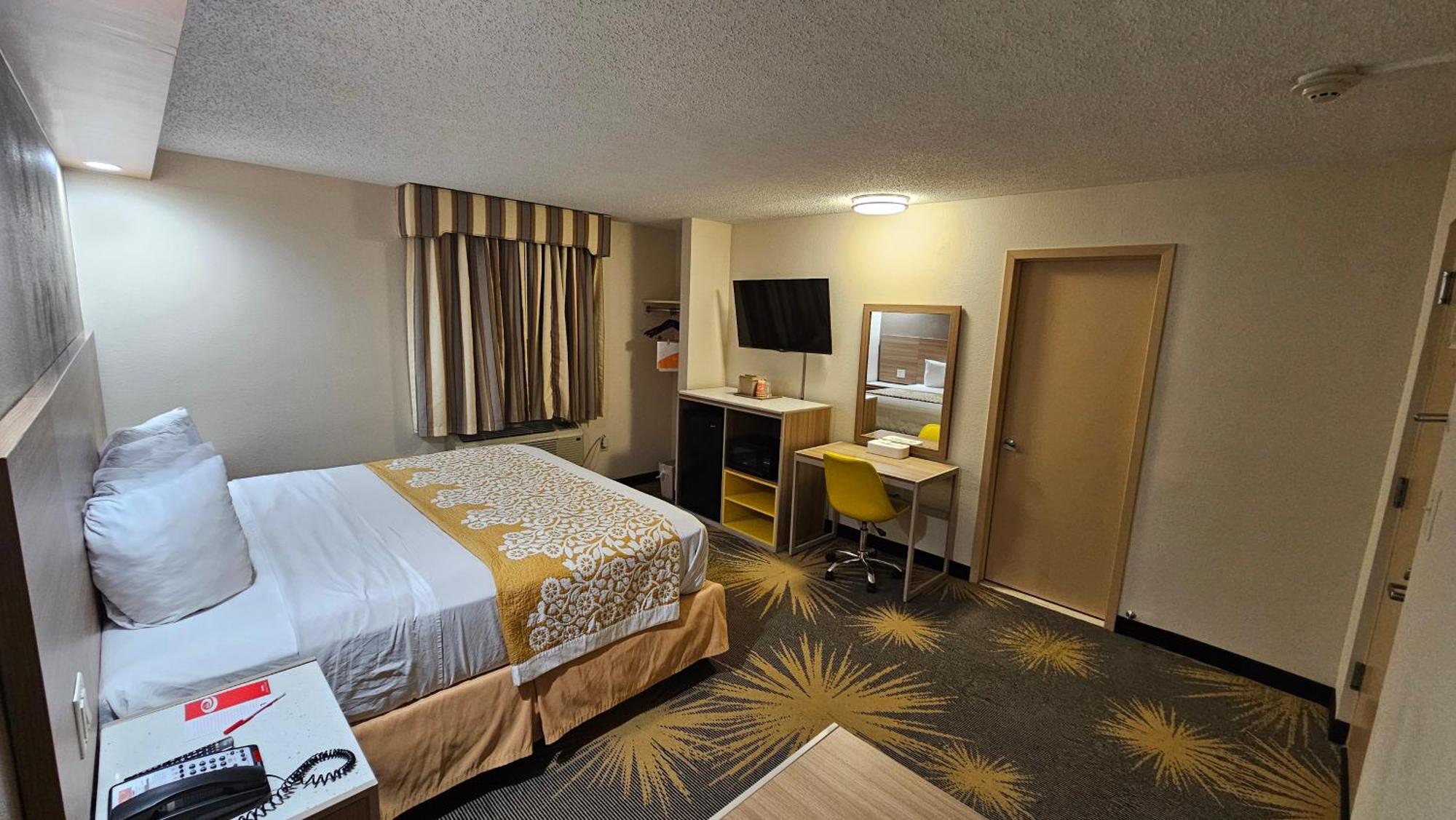 Econo Lodge Woodbridge Iselin Exterior foto