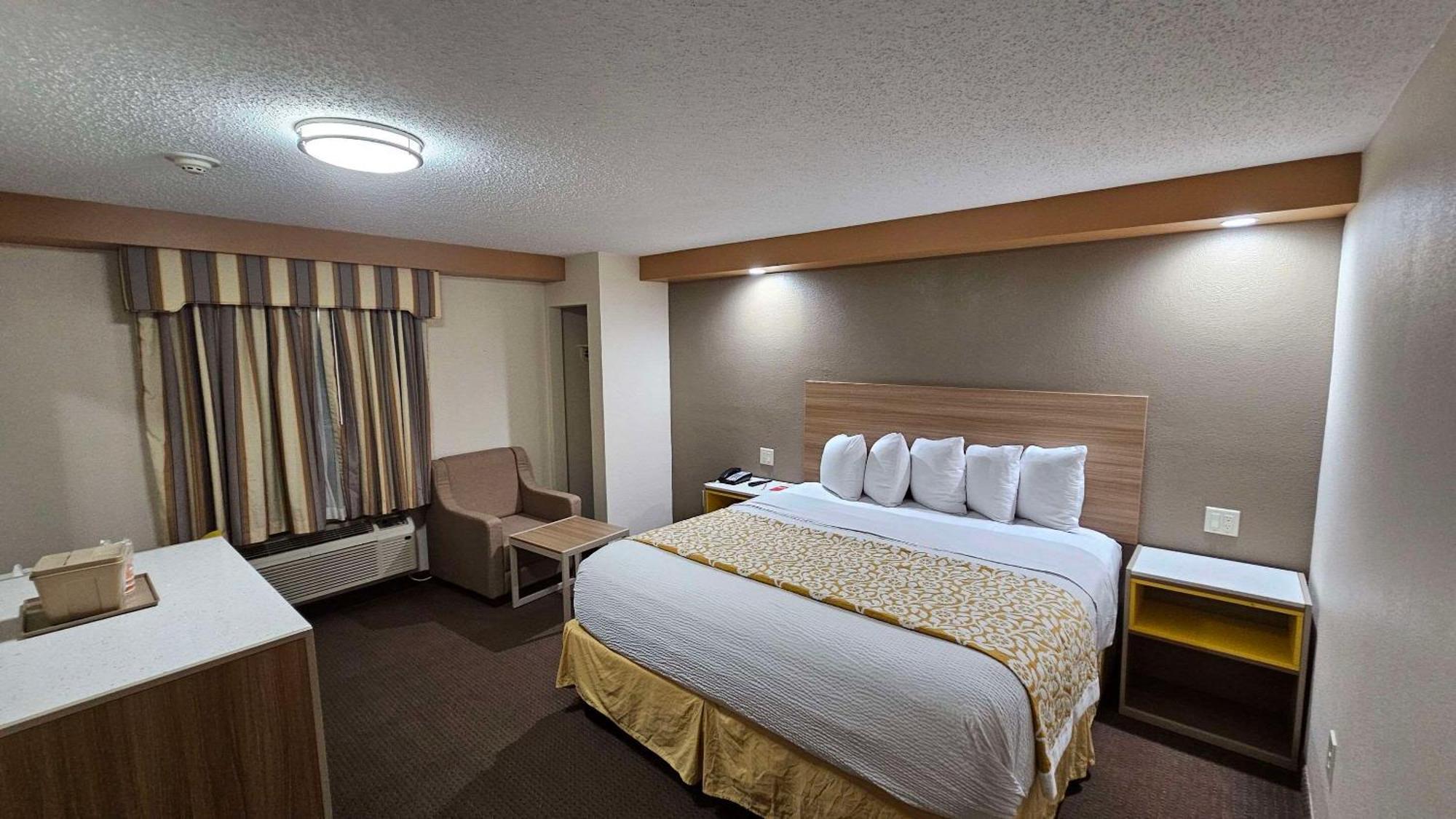 Econo Lodge Woodbridge Iselin Exterior foto
