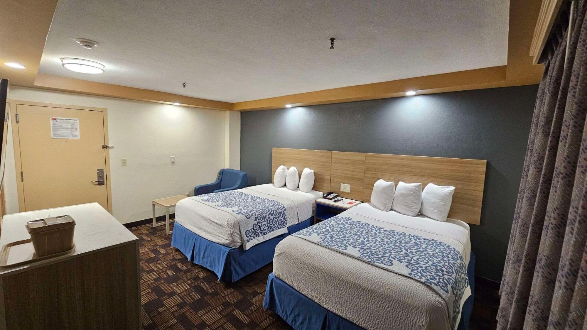 Econo Lodge Woodbridge Iselin Exterior foto