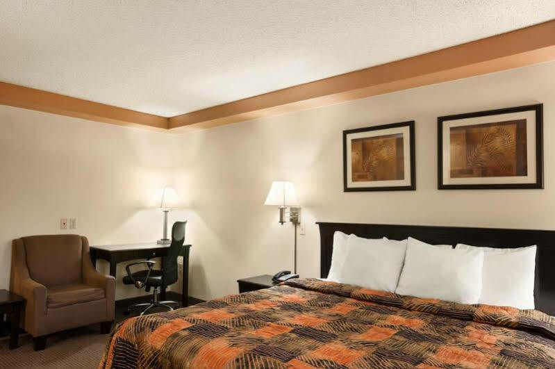 Econo Lodge Woodbridge Iselin Exterior foto